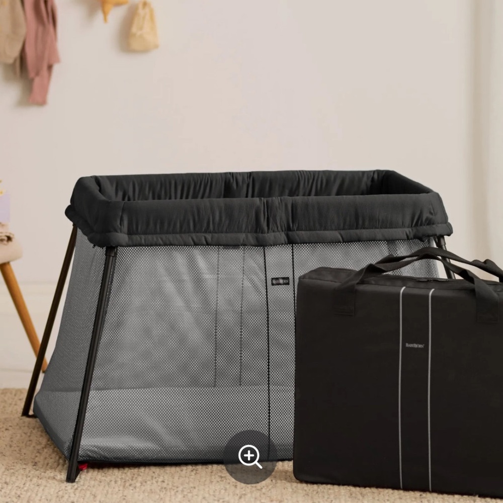 BabyBjörn 040280US Travel Crib Light - Black
